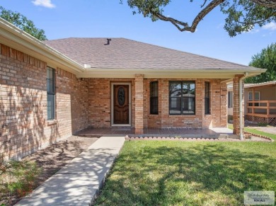 COTTONWOOD CREEK 3 BEDROOM!! 3 Bedroom homes are scarce in this on Cottonwood XXI Country Club in Texas - for sale on GolfHomes.com, golf home, golf lot