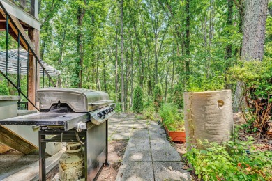 Hunting Hills Golf Course Location! Classic Colonial featuring on Hunting Hills Country Club in Virginia - for sale on GolfHomes.com, golf home, golf lot