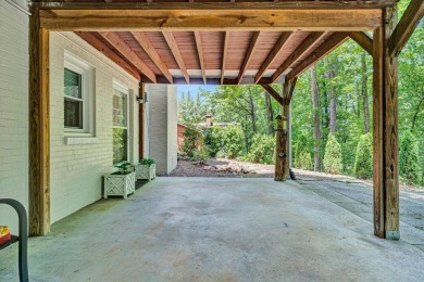 Hunting Hills Golf Course Location! This classic all brick on Hunting Hills Country Club in Virginia - for sale on GolfHomes.com, golf home, golf lot