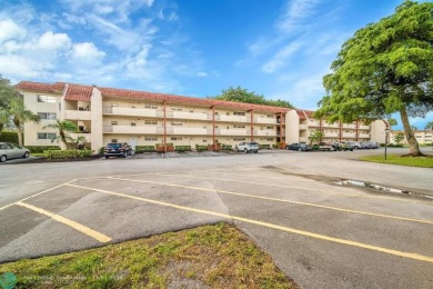 This elegant and tasteful unit features two bedrooms and two on Hollybrook Golf and Tennis Club  in Florida - for sale on GolfHomes.com, golf home, golf lot