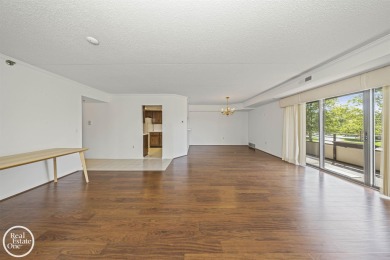 SECOND FLOOR CORNER UNIT IN GOLF COMMUNITY. 2 SPACIOUS BEDROOMS on St. Clair Shores Country Club in Michigan - for sale on GolfHomes.com, golf home, golf lot