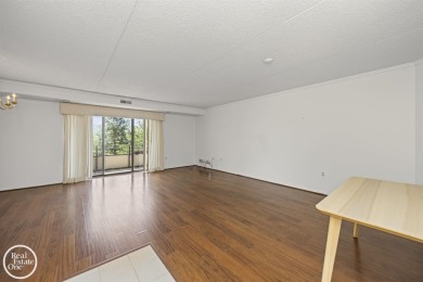 SECOND FLOOR CORNER UNIT IN GOLF COMMUNITY. 2 SPACIOUS BEDROOMS on St. Clair Shores Country Club in Michigan - for sale on GolfHomes.com, golf home, golf lot