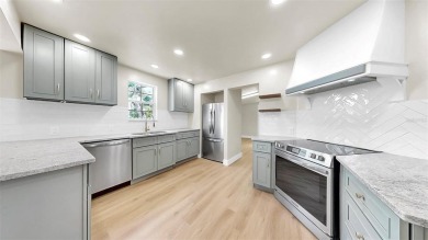 One or more photo(s) has been virtually staged. Fore!!! Welcome on Bradenton Country Club in Florida - for sale on GolfHomes.com, golf home, golf lot