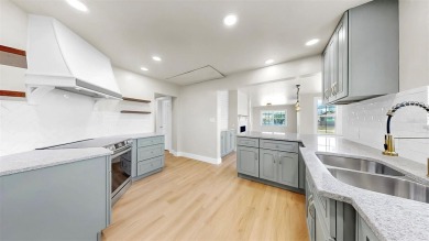 One or more photo(s) has been virtually staged. Fore!!! Welcome on Bradenton Country Club in Florida - for sale on GolfHomes.com, golf home, golf lot