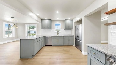 One or more photo(s) has been virtually staged. Fore!!! Welcome on Bradenton Country Club in Florida - for sale on GolfHomes.com, golf home, golf lot