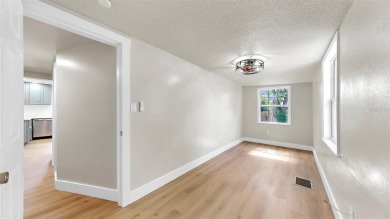 One or more photo(s) has been virtually staged. Fore!!! Welcome on Bradenton Country Club in Florida - for sale on GolfHomes.com, golf home, golf lot