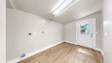 One or more photo(s) has been virtually staged. Fore!!! Welcome on Bradenton Country Club in Florida - for sale on GolfHomes.com, golf home, golf lot