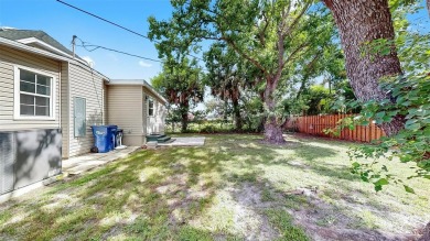 One or more photo(s) has been virtually staged. Fore!!! Welcome on Bradenton Country Club in Florida - for sale on GolfHomes.com, golf home, golf lot