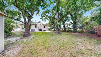 One or more photo(s) has been virtually staged. Fore!!! Welcome on Bradenton Country Club in Florida - for sale on GolfHomes.com, golf home, golf lot