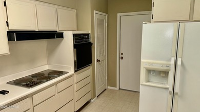 Charming Gemini move-in-ready, freshly painted, light and bright on PalmBrook Country Club in Arizona - for sale on GolfHomes.com, golf home, golf lot