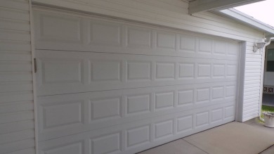 Welcome to this nice and quaint 2-bedroom home, complete with a on Schalamar Creek Golf and Country Club in Florida - for sale on GolfHomes.com, golf home, golf lot