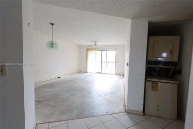 The Best in Sunrise Lakes, Phase IV. Needs a little TLC. 2/2 on Sunrise Lakes Phase IV Golf Course in Florida - for sale on GolfHomes.com, golf home, golf lot