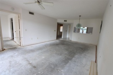 The Best in Sunrise Lakes, Phase IV. Needs a little TLC. 2/2 on Sunrise Lakes Phase IV Golf Course in Florida - for sale on GolfHomes.com, golf home, golf lot