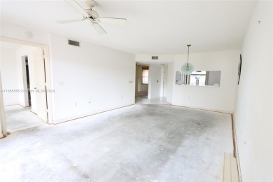 The Best in Sunrise Lakes, Phase IV. Needs a little TLC. 2/2 on Sunrise Lakes Phase IV Golf Course in Florida - for sale on GolfHomes.com, golf home, golf lot