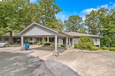 NEW ROOF & HVAC!! Townhouse in the heart of BV! The Condo POA on Bella Vista Country Club - Berksdale in Arkansas - for sale on GolfHomes.com, golf home, golf lot