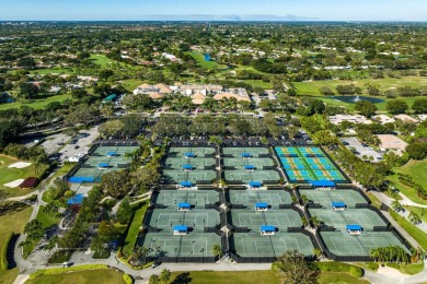Stylish 2br, 2bth corner condo in Hunters Run Country Club on Hunters Run Golf and Country Club in Florida - for sale on GolfHomes.com, golf home, golf lot