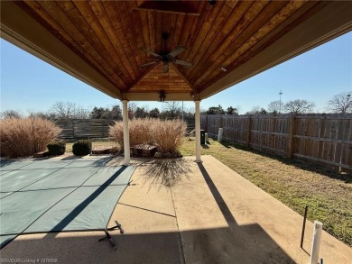 HOT DEAL! This great home has amazing potential, with an on Eagle Crest Golf Course in Arkansas - for sale on GolfHomes.com, golf home, golf lot