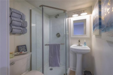 Step inside this beautiful, comprehensively renovated on Lakewood Oaks Golf Club, Ltd. in Missouri - for sale on GolfHomes.com, golf home, golf lot