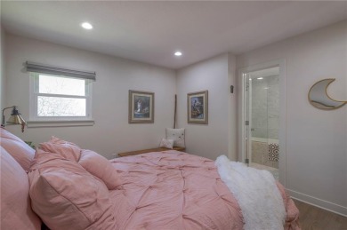 Step inside this beautiful, comprehensively renovated on Lakewood Oaks Golf Club, Ltd. in Missouri - for sale on GolfHomes.com, golf home, golf lot