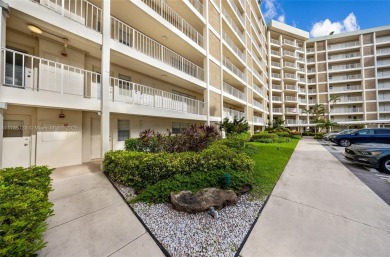 Beautiful condo in the exclusive Palm Aire Country Club. This on Palm-Aire Country Club and Resort - Palms in Florida - for sale on GolfHomes.com, golf home, golf lot