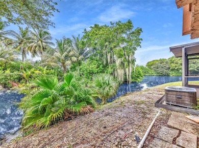 Spectacular 3-bed, 3-bath townhouse in Plantation with on Jacaranda Golf Club in Florida - for sale on GolfHomes.com, golf home, golf lot