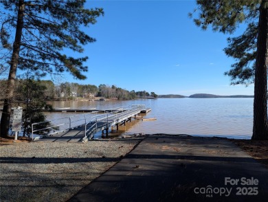 Beautiful cul-de-sac lot in the gated community of Heron Bay on Old North State Club at Uwharrie Point Golf community in North Carolina - for sale on GolfHomes.com, golf home, golf lot