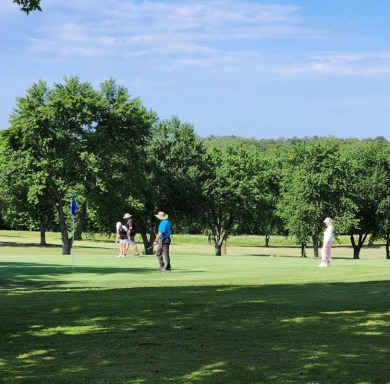 This well-kept ranch on Twin Lakes Golf Club in Arkansas - for sale on GolfHomes.com, golf home, golf lot