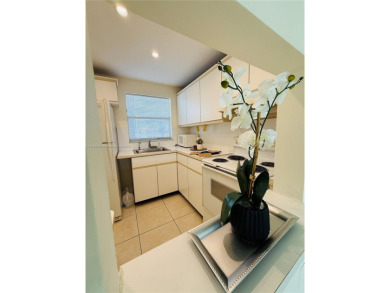 Freshly painted 1-bedroom, 1-bathroom condo located on the on Sunrise Lakes Phase III in Florida - for sale on GolfHomes.com, golf home, golf lot