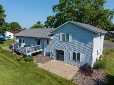 This beautifully maintained 3 bed, 2 bath home on the edge of on Rolling Oaks Golf Course in Wisconsin - for sale on GolfHomes.com, golf home, golf lot