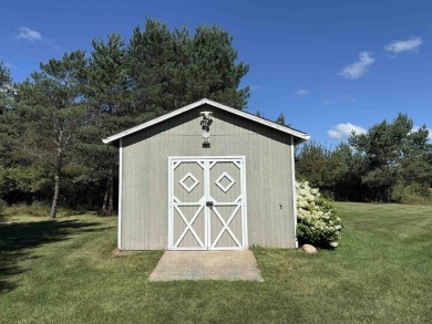Welcome to your up north getaway! This charming 2-bedroom on Lakeside Golf Course in Michigan - for sale on GolfHomes.com, golf home, golf lot