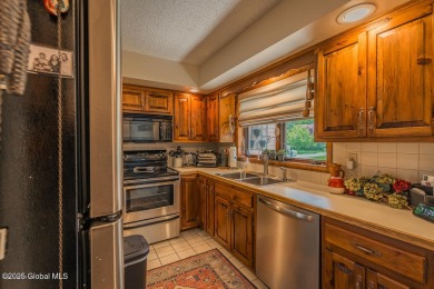 Immaculately maintained townhouse available on 10/1/25, offers a on Rolling Hills Country Club At the Antlers in New York - for sale on GolfHomes.com, golf home, golf lot