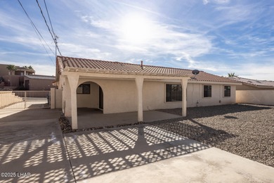 Ideally located just minutes from the golf course, this on London Bridge Golf Course in Arizona - for sale on GolfHomes.com, golf home, golf lot