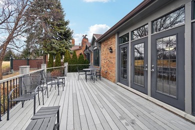 This beautifully maintained 2-bedroom, 2-bath condo in the on Oak Hills Country Club in Illinois - for sale on GolfHomes.com, golf home, golf lot