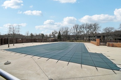 This beautifully maintained 2-bedroom, 2-bath condo in the on Oak Hills Country Club in Illinois - for sale on GolfHomes.com, golf home, golf lot