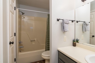 Beautiful, 1-bedroom/1-bath condo overlooking the 18th fairway on Pointe Royale Village Country Club in Missouri - for sale on GolfHomes.com, golf home, golf lot