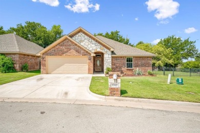 Move-in ready home with great location! This corner lot property on Legends Country Club in Texas - for sale on GolfHomes.com, golf home, golf lot