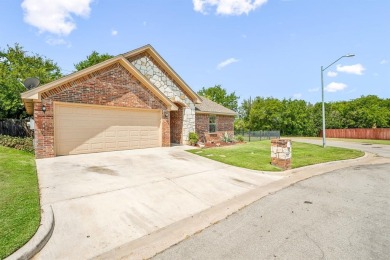 Move-in ready home with great location! This corner lot property on Legends Country Club in Texas - for sale on GolfHomes.com, golf home, golf lot