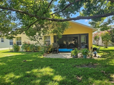 Move-ready 3 bedroom, 2 bath villa in Brentwood with 9 hole on Brentwood Farms Golf Club in Florida - for sale on GolfHomes.com, golf home, golf lot