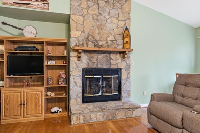 Live the lake life you've always imagined in this one-owner on Peninsula Golf Resort in Kentucky - for sale on GolfHomes.com, golf home, golf lot