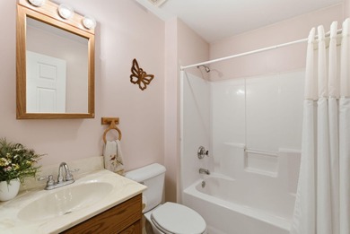 Live the lake life you've always imagined in this one-owner on Peninsula Golf Resort in Kentucky - for sale on GolfHomes.com, golf home, golf lot