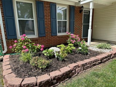 Welcome to this cozy two story transitional colonial, where you on Honey Bee Golf Club in Virginia - for sale on GolfHomes.com, golf home, golf lot