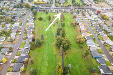 Discover low-maintenance living in this updated 2-bedroom on  in Oregon - for sale on GolfHomes.com, golf home, golf lot