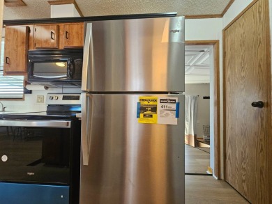 Stunning Update! 2 Bed 2 Bath Features New Foam Roof W/Warrantee on Viewpoint Golf Resort in Arizona - for sale on GolfHomes.com, golf home, golf lot