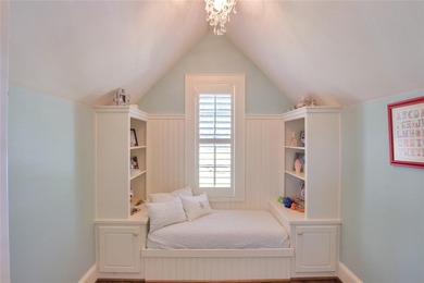 This stunning 4-bedroom, custom built 3408 sq ft lake front home on Hide-A-Way Lake Golf Course in Texas - for sale on GolfHomes.com, golf home, golf lot