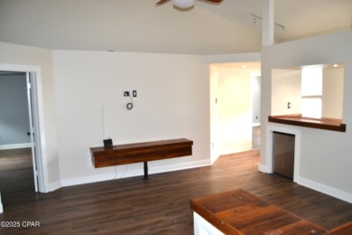 CURRENTLY UNDER CONTRACT, SELLER WILL CONSIDER BACKUP OFFERS on Holiday Golf Club in Florida - for sale on GolfHomes.com, golf home, golf lot