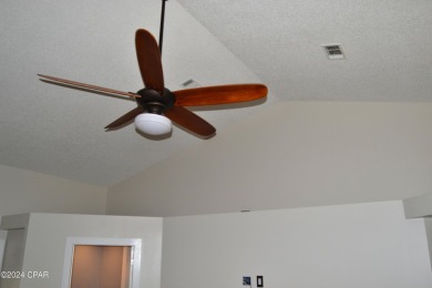 CURRENTLY UNDER CONTRACT, SELLER WILL CONSIDER BACKUP OFFERS on Holiday Golf Club in Florida - for sale on GolfHomes.com, golf home, golf lot