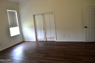 CURRENTLY UNDER CONTRACT, SELLER WILL CONSIDER BACKUP OFFERS on Holiday Golf Club in Florida - for sale on GolfHomes.com, golf home, golf lot