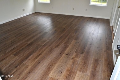 CURRENTLY UNDER CONTRACT, SELLER WILL CONSIDER BACKUP OFFERS on Holiday Golf Club in Florida - for sale on GolfHomes.com, golf home, golf lot