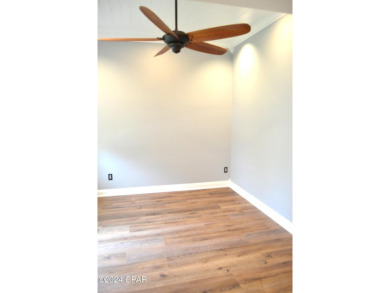 CURRENTLY UNDER CONTRACT, SELLER WILL CONSIDER BACKUP OFFERS on Holiday Golf Club in Florida - for sale on GolfHomes.com, golf home, golf lot