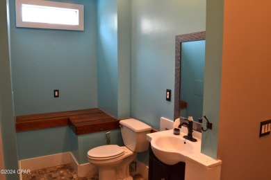 CURRENTLY UNDER CONTRACT, SELLER WILL CONSIDER BACKUP OFFERS on Holiday Golf Club in Florida - for sale on GolfHomes.com, golf home, golf lot
